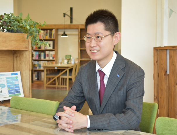 浅野目　友也